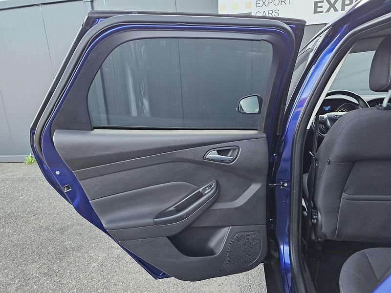 Ford Focus 1.0 92kW,VÝHŘEV,2xKOLA,SERVIS - fotka 41 z 64