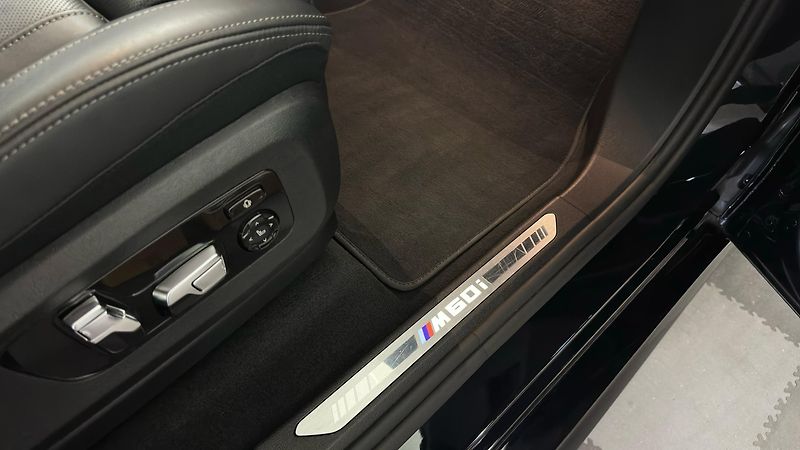 BMW X7 M60i X-DRIVE / ZÁRUKA / 7 MÍST - fotka 64 z 67