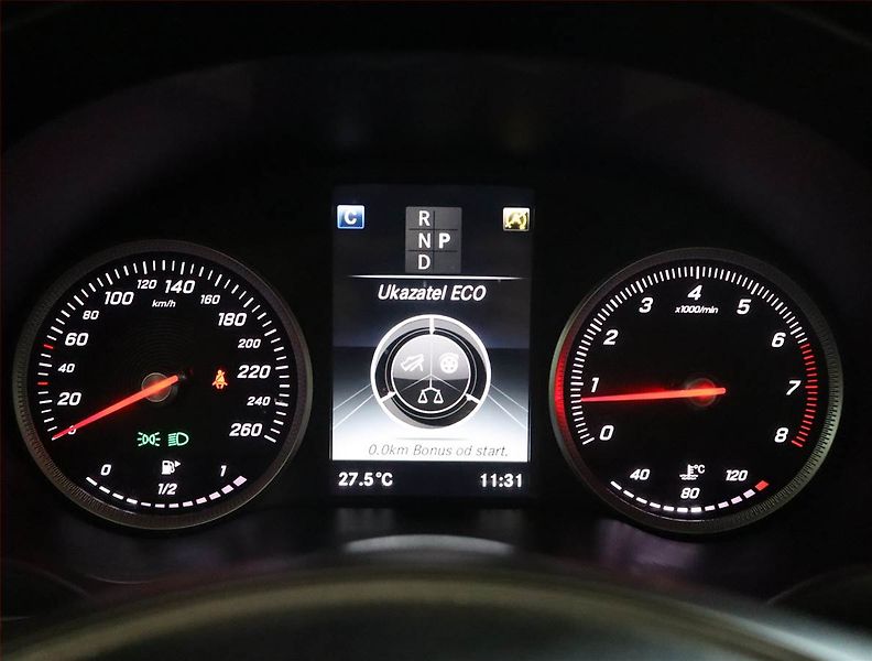 Mercedes-Benz GLC (2018) 300 - fotka 11 z 25