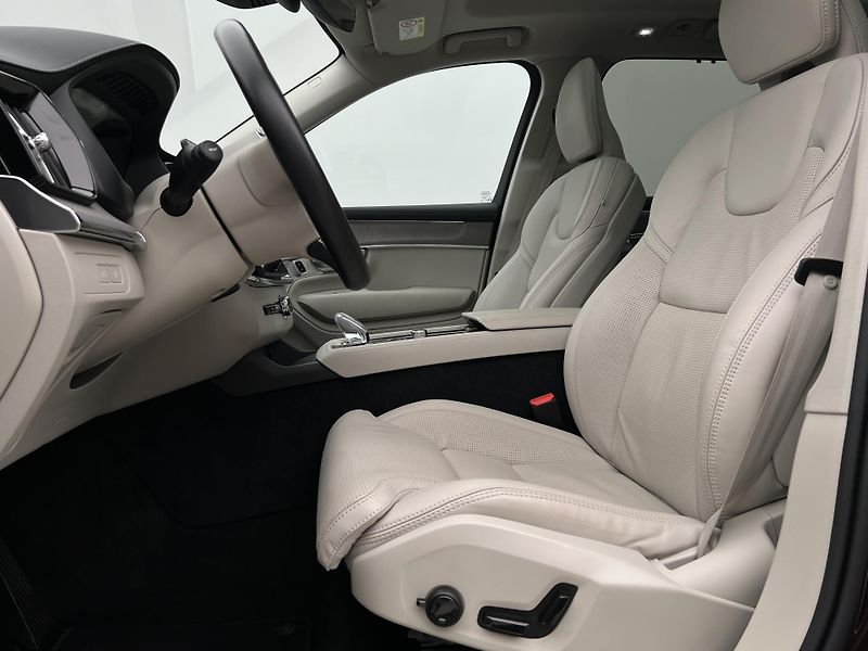 Volvo XC90 T8 AWD RECHARGE BRIGHT PLUS - fotka 3 z 56