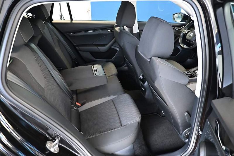 Škoda Octavia (2023) 2.0 DSG LED ACC VIRTUAL TDI - fotka 9 z 30
