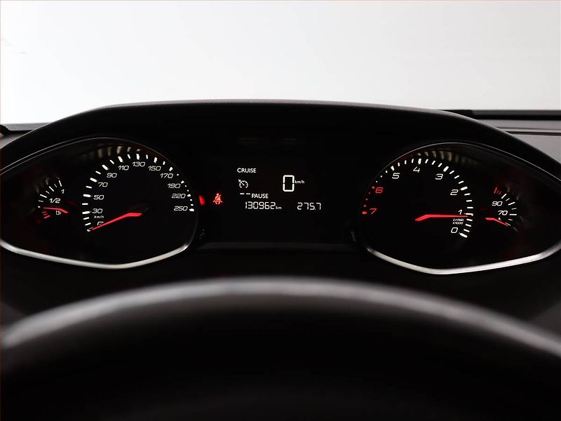 Peugeot 308 (2015) Allure 1.2 e-THP, ČR,1.maj - fotka 9 z 14