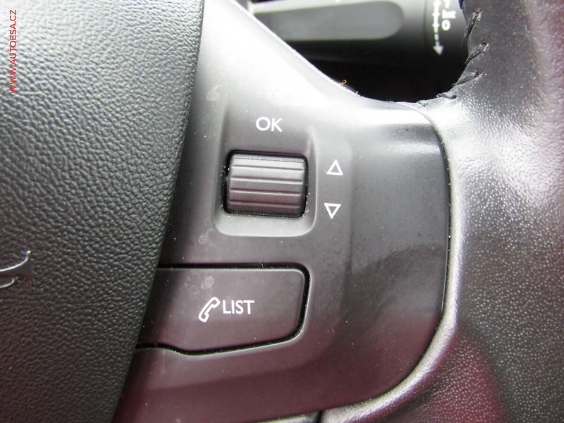 Peugeot 2008 (2017) 1.6 HDi, ČR, Active, navi - fotka 15 z 20