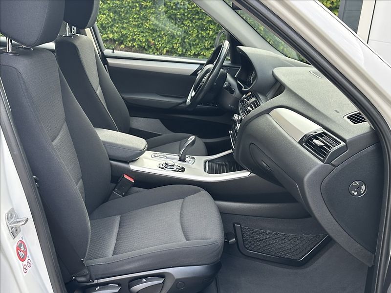 BMW X3 2,0 28i 245PS  Advantage A/T 4 - fotka 16 z 53