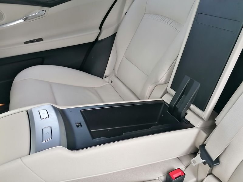 BMW Řada 5 (2014) GT 530d xDrive M-paket - fotka 14 z 40