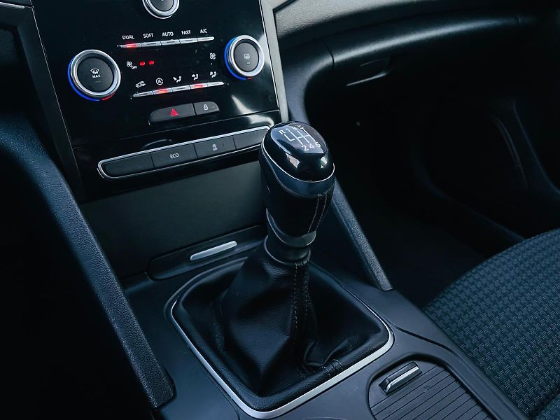 Renault Talisman 1.6dCI MANUÁL VÝHŘEV TAŽNÉ - fotka 34 z 44