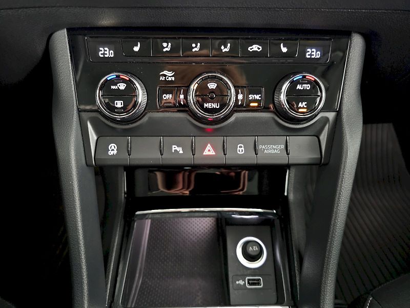 Škoda Karoq (2020) 1.5TSi 110kW Ambition Tažné - fotka 25 z 31