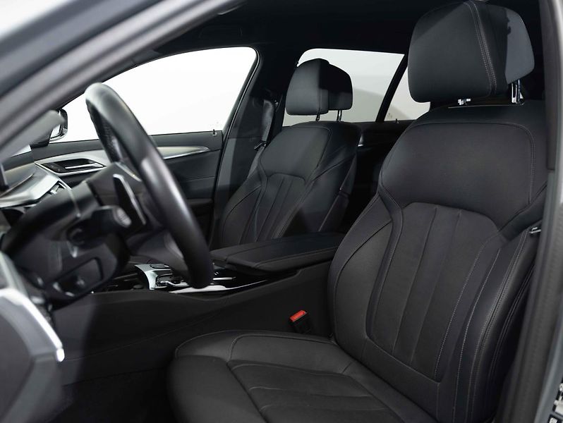 BMW Řada 5 520d xDrive - fotka 18 z 20