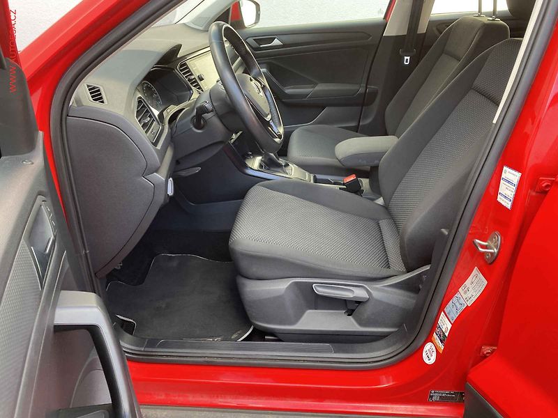 Volkswagen T-Roc (2020) 1.0 TSi, ČR, AC, TZ, park - fotka 9 z 16