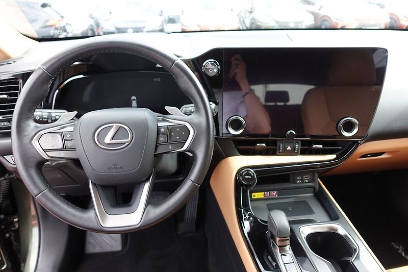 Lexus NX 350h NX350h Executive Top 4x4 - fotka 17 z 34