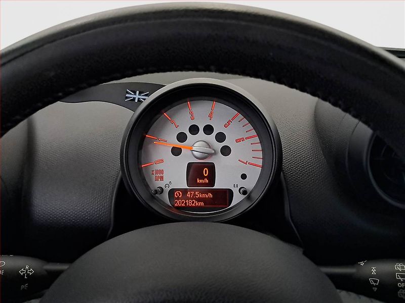 Mini Countryman (2014) Cooper D, Tempomat - fotka 11 z 19