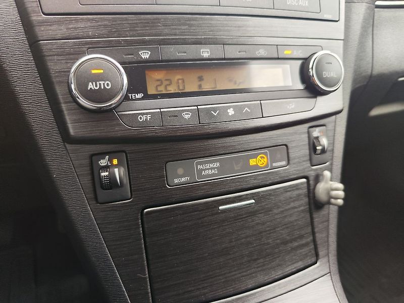 Toyota Avensis 2.2 D-4D/110kW Původ ČR. - fotka 17 z 27