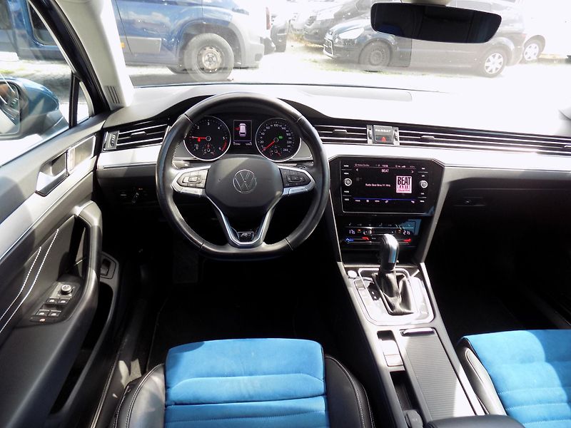 Volkswagen Passat 2,0 TDI R-LINE, MATRIX, ALCAN. - fotka 22 z 41