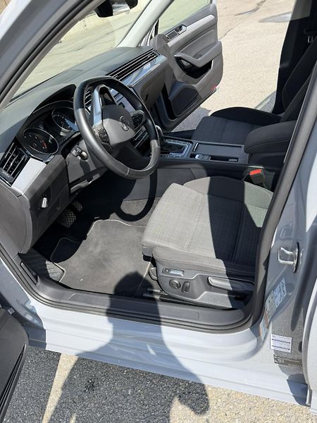 Volkswagen Passat (2022) 1.5 TSI, 110KW, DSG, ACC - fotka 10 z 17