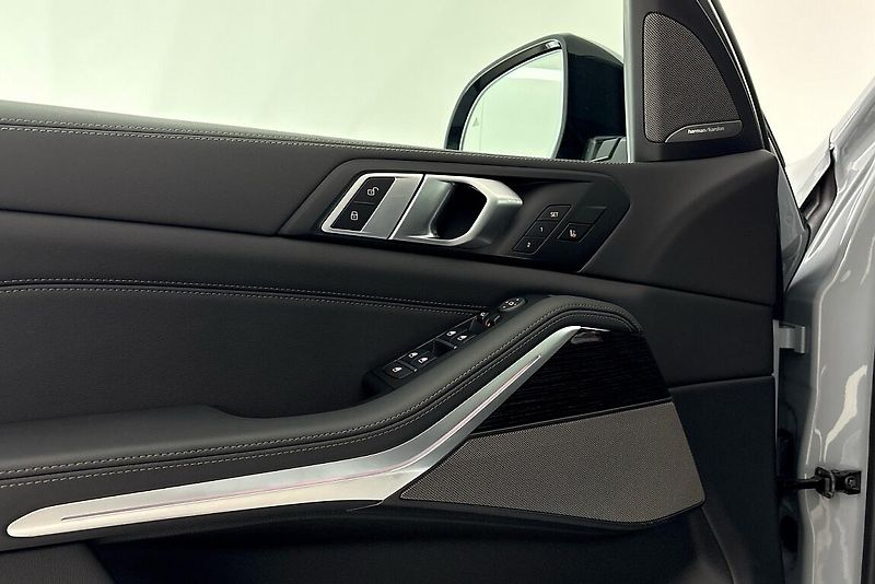 BMW X5 xDrive40d - fotka 13 z 22