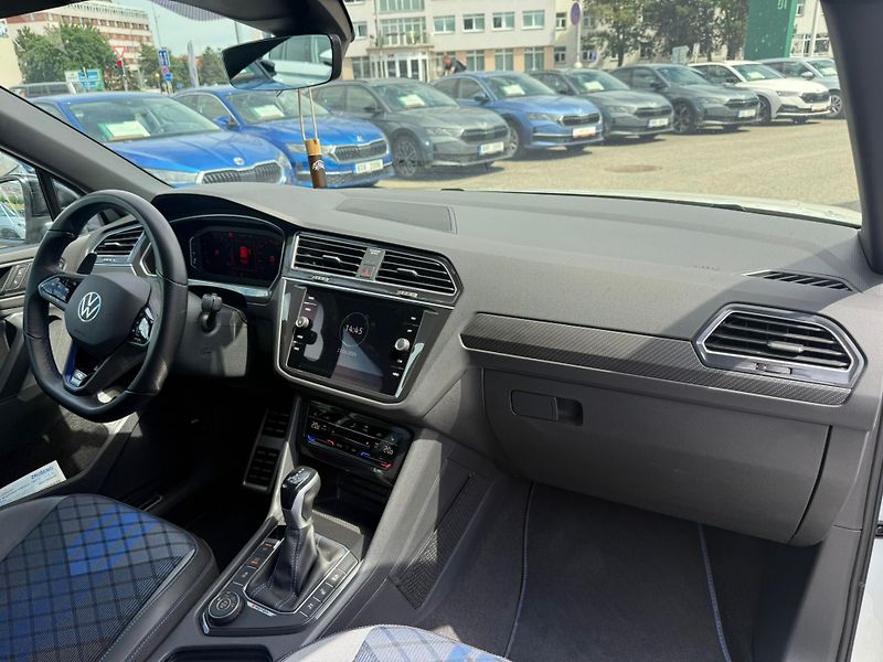 Volkswagen Tiguan R 2.0 TSI 235Kw DSG Akrapovič - fotka 11 z 27