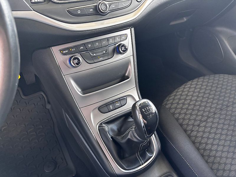 Opel Astra 1.4i 74KW 2017 - fotka 14 z 15