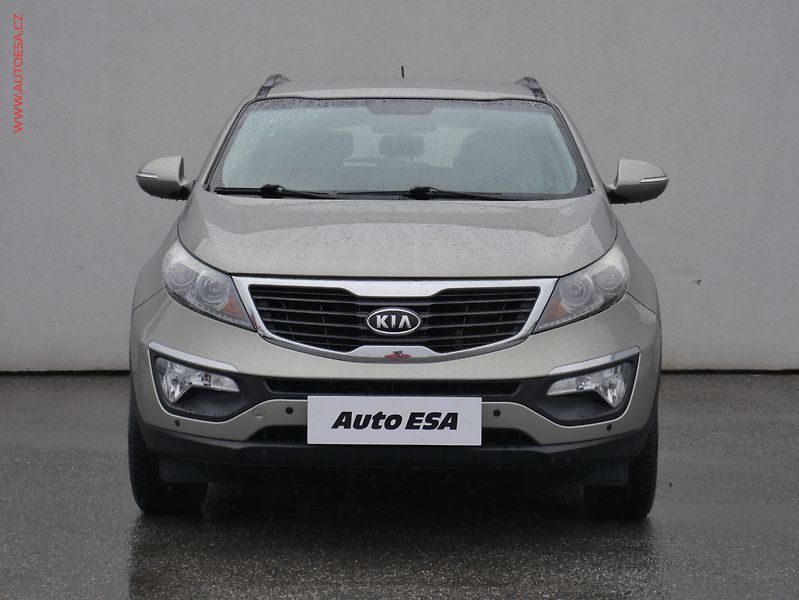 Kia Sportage (2012) 2.0 CRDi 4x4, ČR, AT, park - fotka 2 z 21