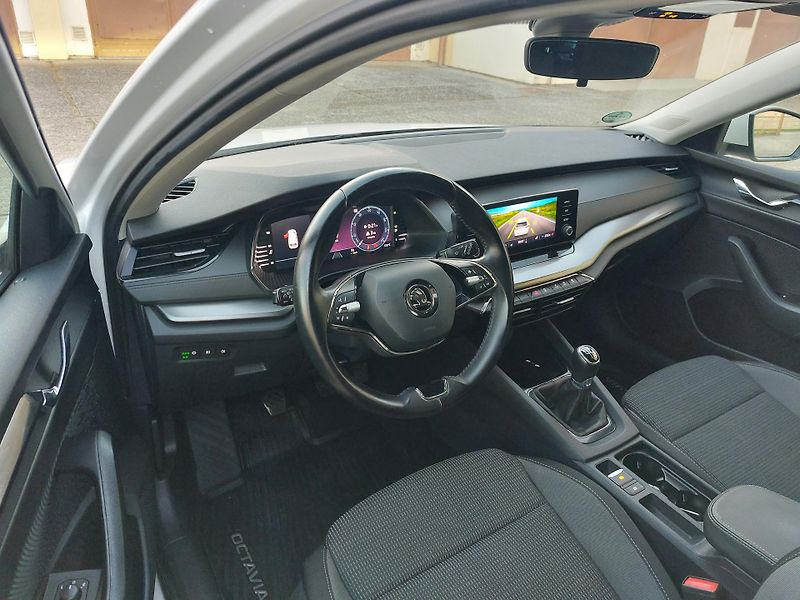 Škoda Octavia 2,0 TDi 85kw Ambition ČR - fotka 11 z 17