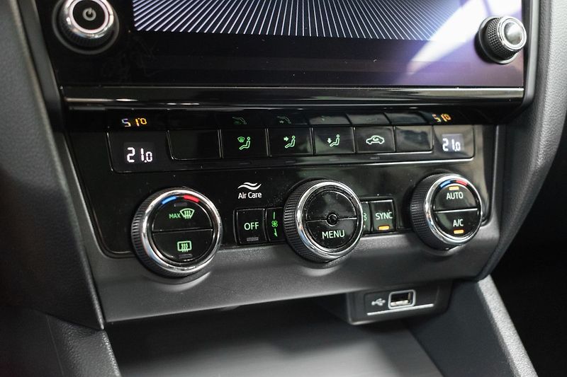 Škoda Octavia 1.6 TDI 85kW DSG*ACC*CAR-PLAY* - fotka 23 z 41