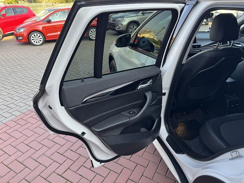 BMW X1 (2020) 2.0d Xdrive Navi 4x4 LED - fotka 31 z 50