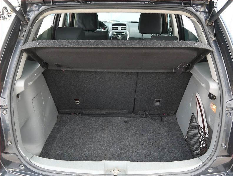 Suzuki SX4 (2009) 1.9 DDiS, 4X4, Serv.kniha - fotka 13 z 17