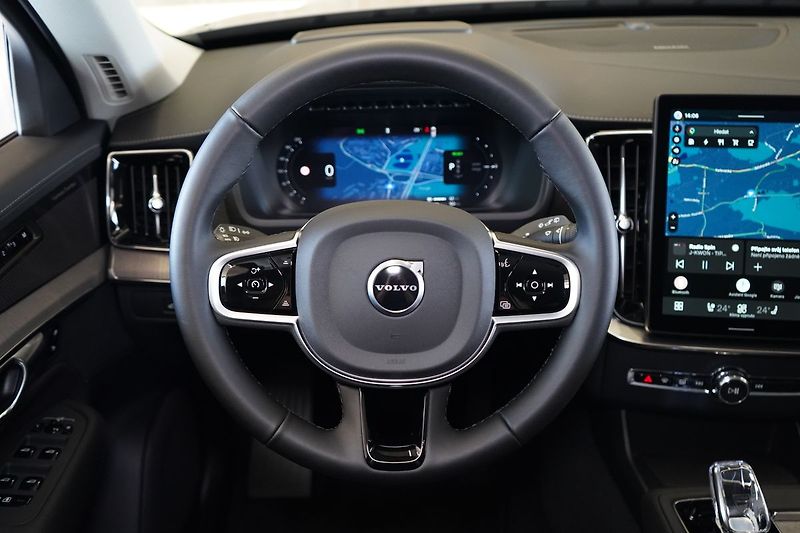 Volvo XC90 T8 PLUS Dark, Head-up, 360° - fotka 24 z 50