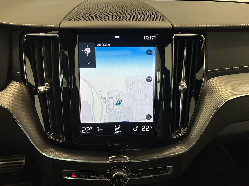 Volvo XC60 B4 AWD R-Design AT8, ČR - fotka 31 z 50