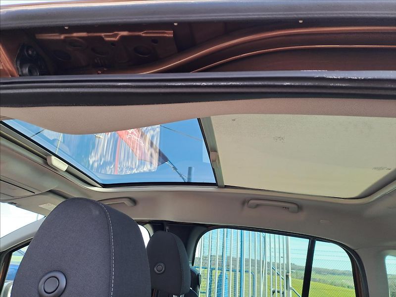 Ford B-MAX 1,0 i NOVÉ ROZVODY - fotka 9 z 16