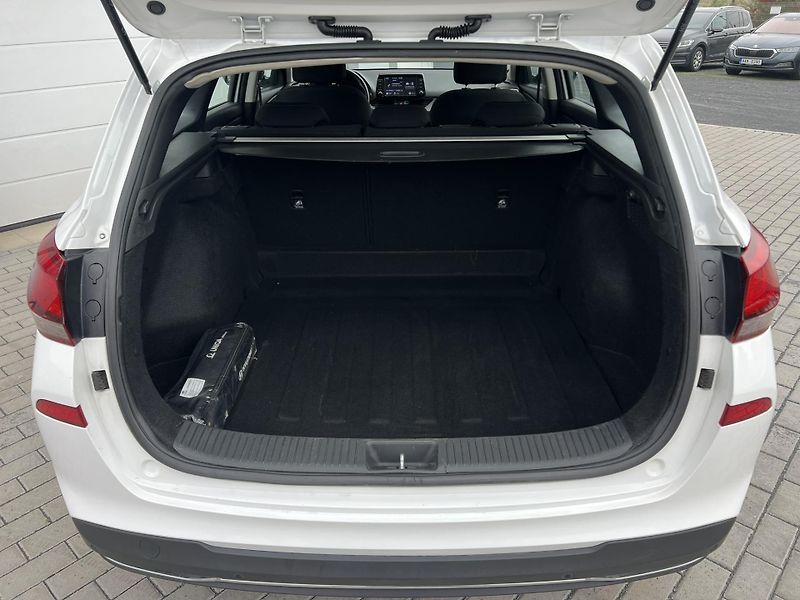 Hyundai i30 (2023) 1.5i KAMERA 1.MAJITEL ČR - fotka 17 z 20