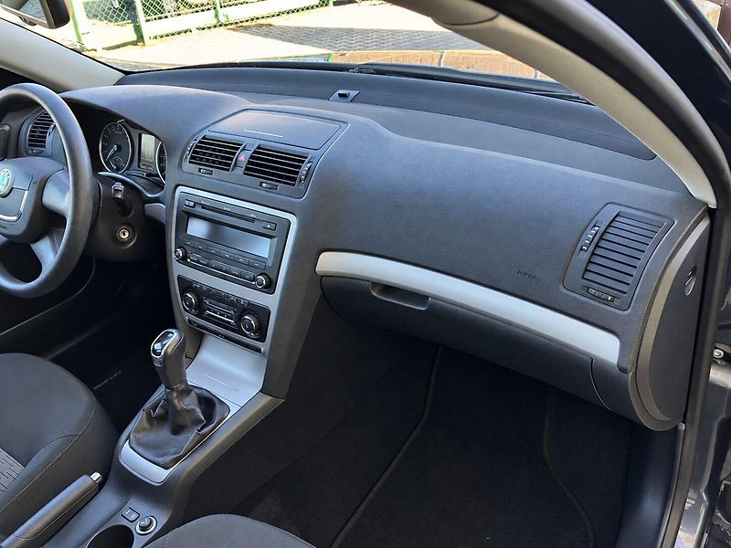 Škoda Octavia 1,6TDi (77kW)*STK DO 10/2028* - fotka 9 z 15