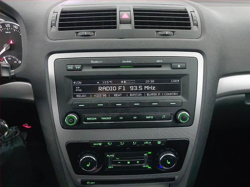 Škoda Octavia (2011) 1.6 TDI, po STK, slušný stav - fotka 12 z 17
