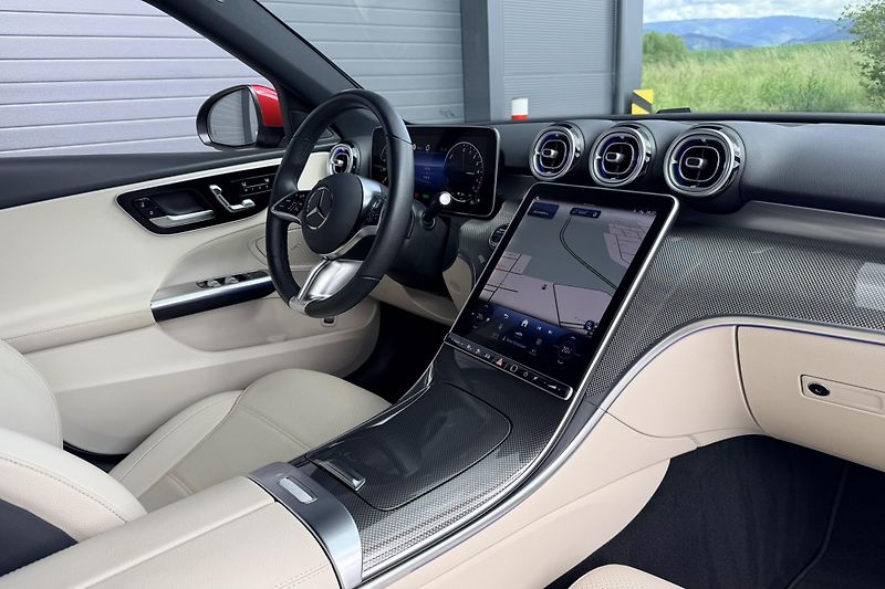 Mercedes-Benz Třídy C (2024) C 300 de 4Matic EQ - fotka 47 z 100