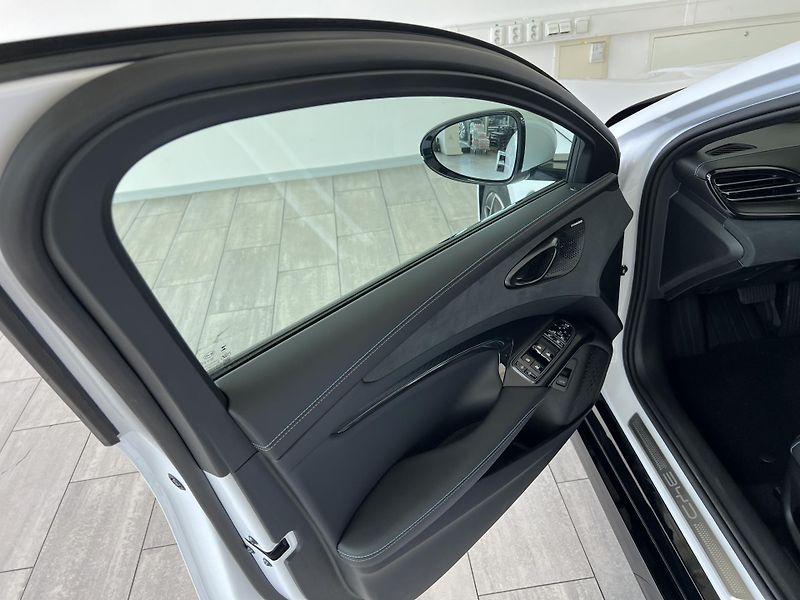 BYD Seal (2025) Excellence AWD - fotka 9 z 16