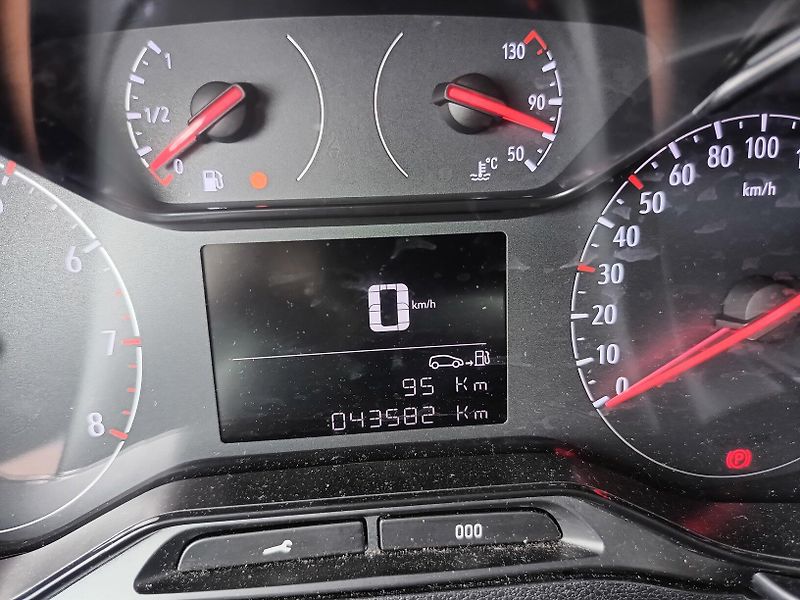 Opel Combo 1.5 CDTi - fotka 32 z 32