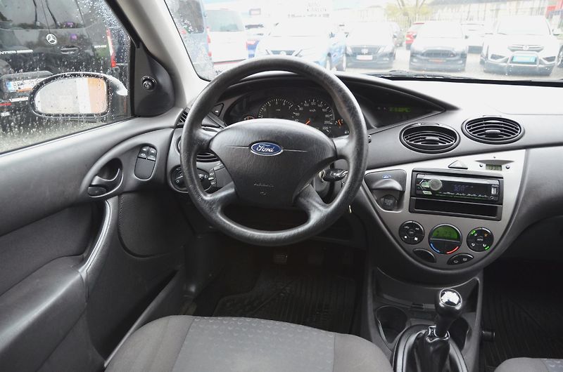 Ford Focus (2004) 1.6i Zetec 74kW / ČR / 115tkm - fotka 17 z 28
