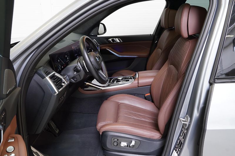 BMW X7 M60i,1.MAJ,ČR,DPH,Tažné - fotka 22 z 44