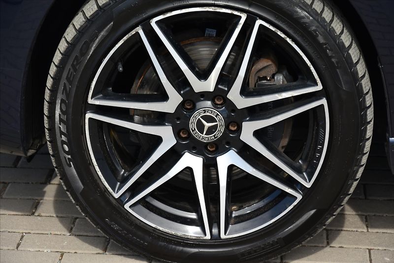 Mercedes-Benz Třídy V 300d 4MATIC AMG LONG AVANTGARD - fotka 9 z 32