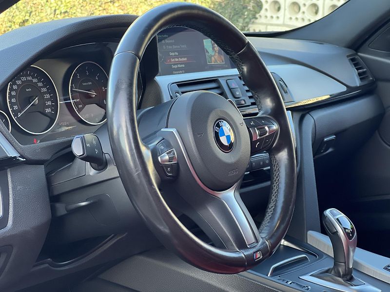 BMW Řada 3 320D M-PAKET X-DRIVE AUTOMAT - fotka 17 z 52