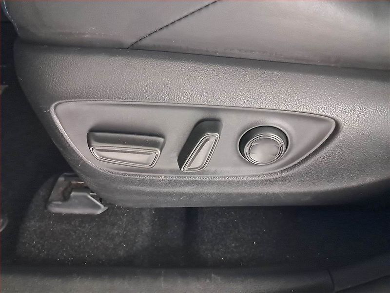 Toyota RAV4 (2023) Executive 2.5 Hybrid - fotka 17 z 23
