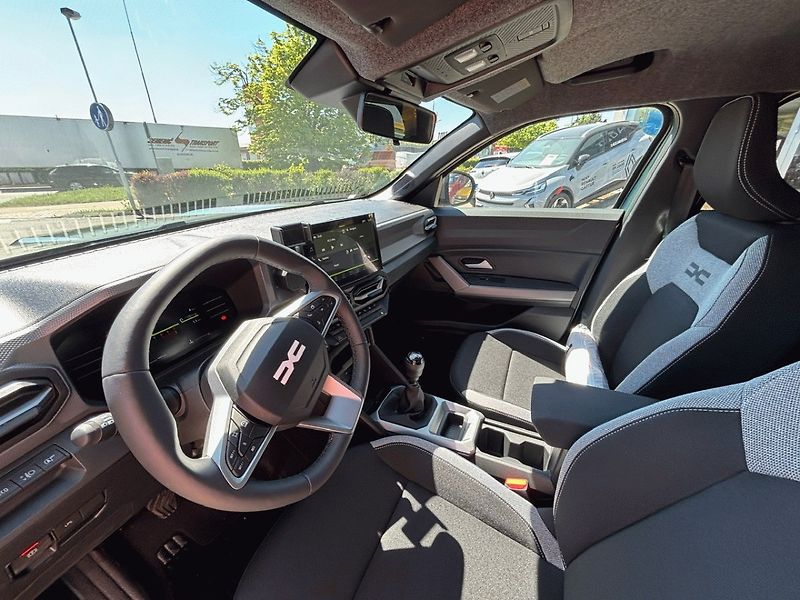 Dacia Duster (2026) Journey mild hybrid 140 - fotka 8 z 10