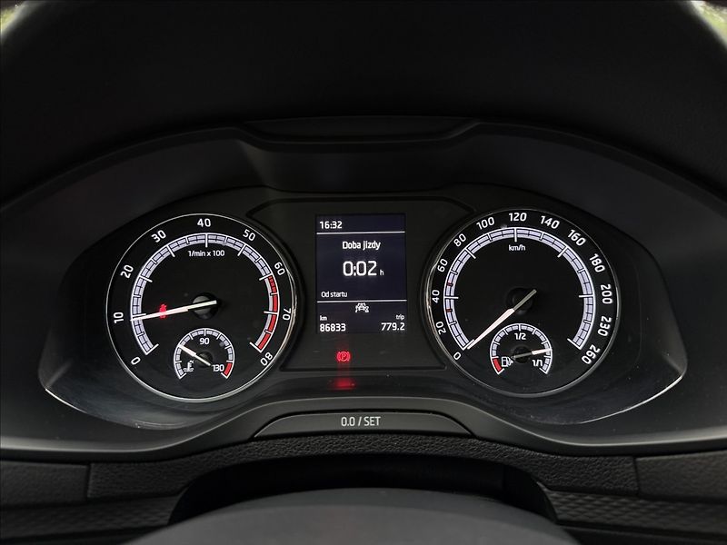Škoda Karoq 1.0 TSi - fotka 13 z 21