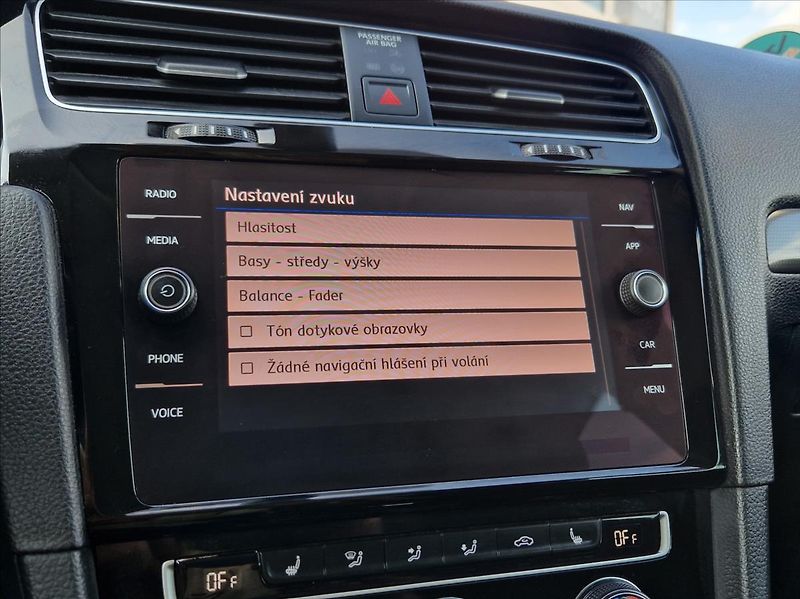 Volkswagen Golf 1,6 TDI JOIN EDITION LED NOSIČ - fotka 34 z 43