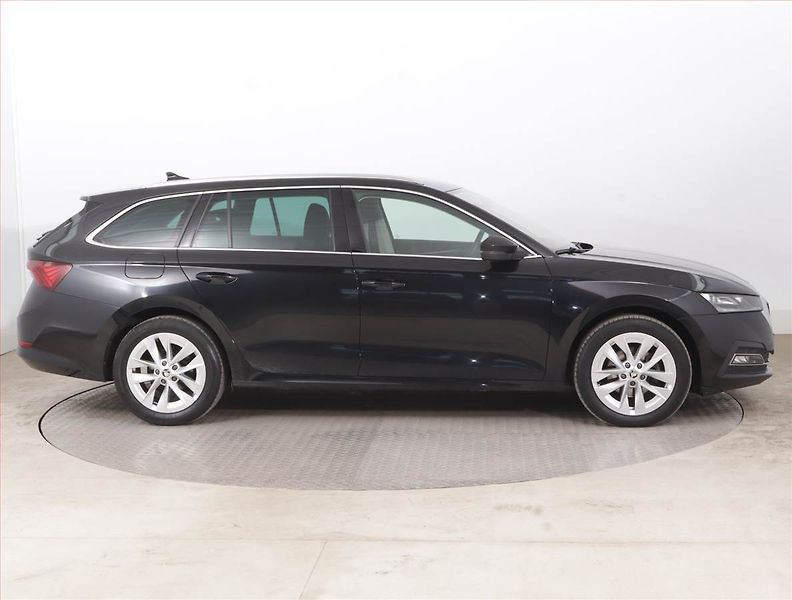 Škoda Octavia (2023) 2.0 TDI - fotka 6 z 15
