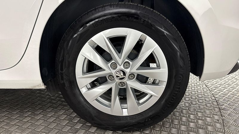 Škoda Fabia 1.0 TSI Style - fotka 19 z 23