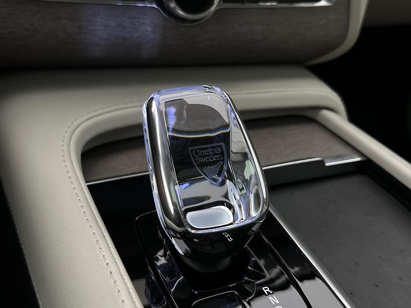 Volvo XC90 B5 AWD ULTIMATE REZERVACE - fotka 17 z 51