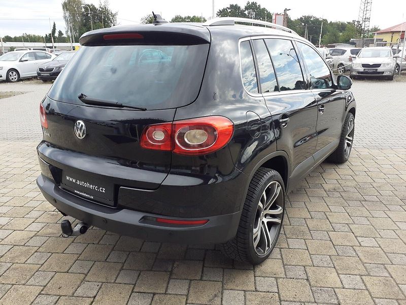 Volkswagen Tiguan (2010) 2.0 TSi R-Line 4x4 - fotka 4 z 34