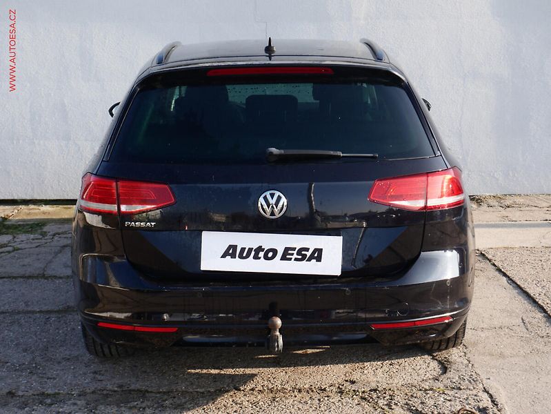 Volkswagen Passat (2018) 2.0 TDi, Comfortline, DSG - fotka 5 z 19
