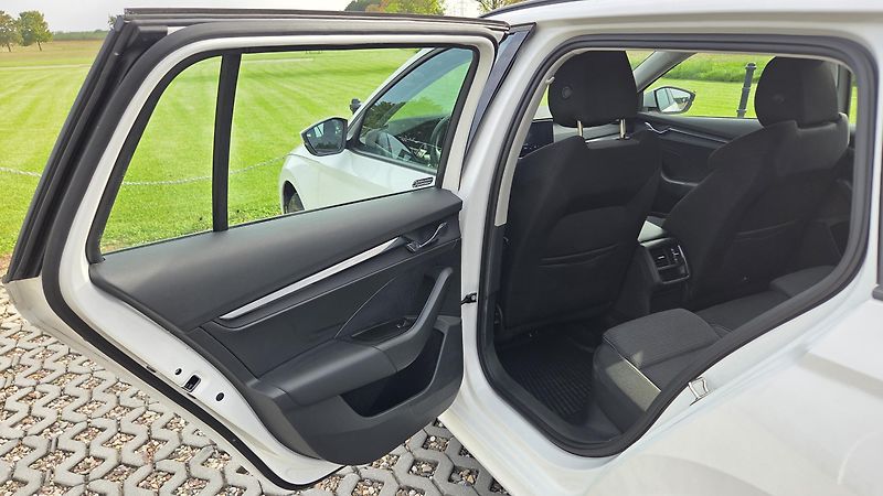 Škoda Octavia  2.0TDI 110kW Ambit DSG CZ DPH - fotka 13 z 30