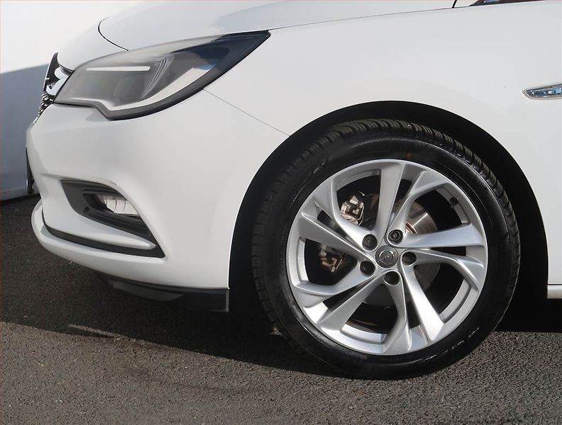 Opel Astra (2016) Innovation 1.4 T, Serv.kniha - fotka 14 z 18